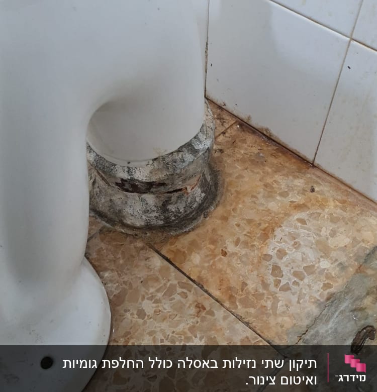 צינור ביוב לבן עם חיבור לרצפה
